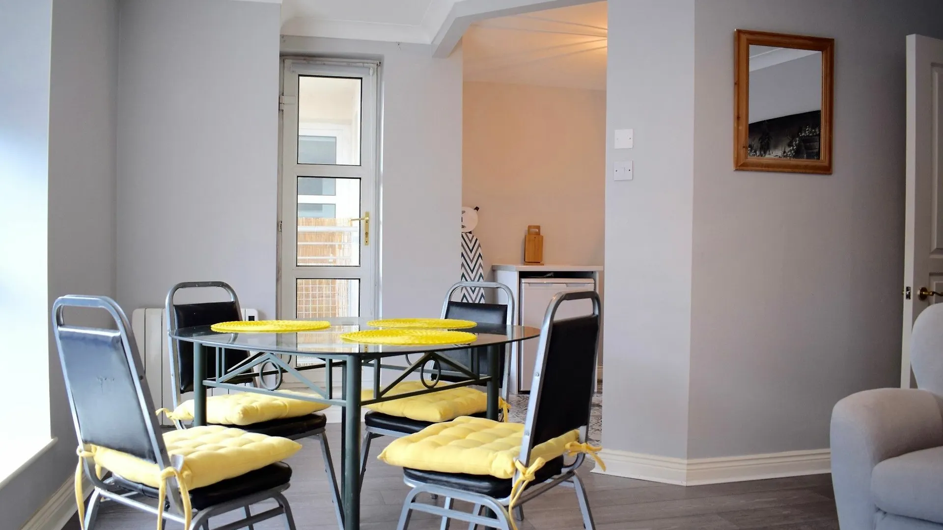 Two Bedroom Apartment In Dublin Ireland
